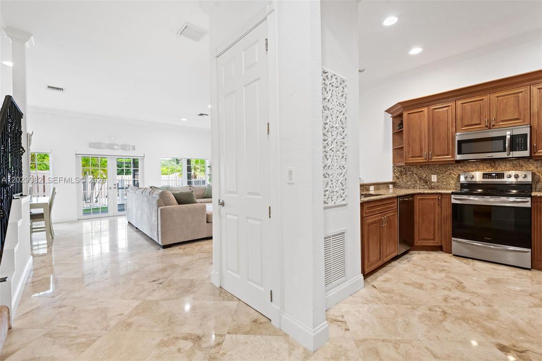 For Sale: $569,000 (3 beds, 2 baths, 2610 Square Feet)