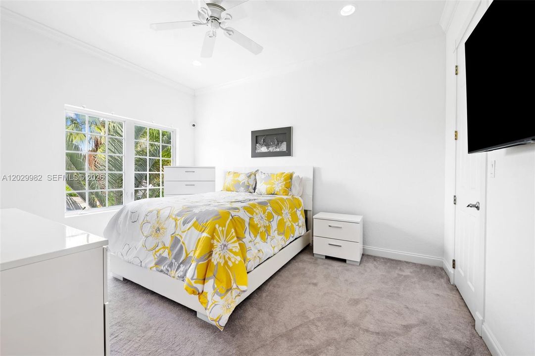 For Sale: $569,000 (3 beds, 2 baths, 2610 Square Feet)
