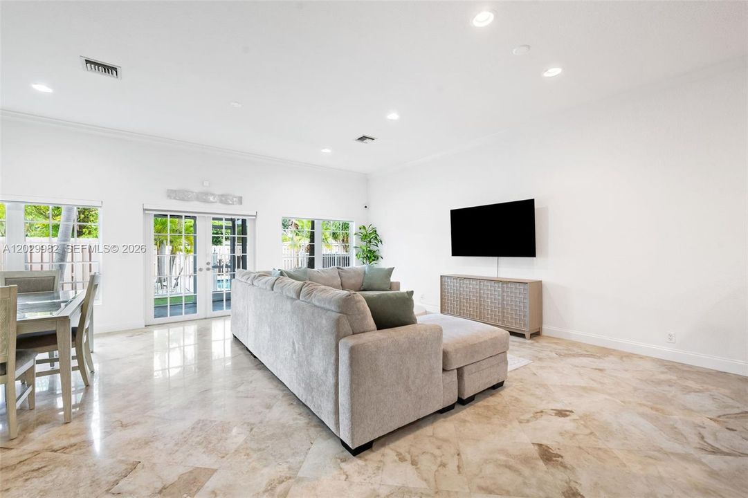 For Sale: $569,000 (3 beds, 2 baths, 2610 Square Feet)