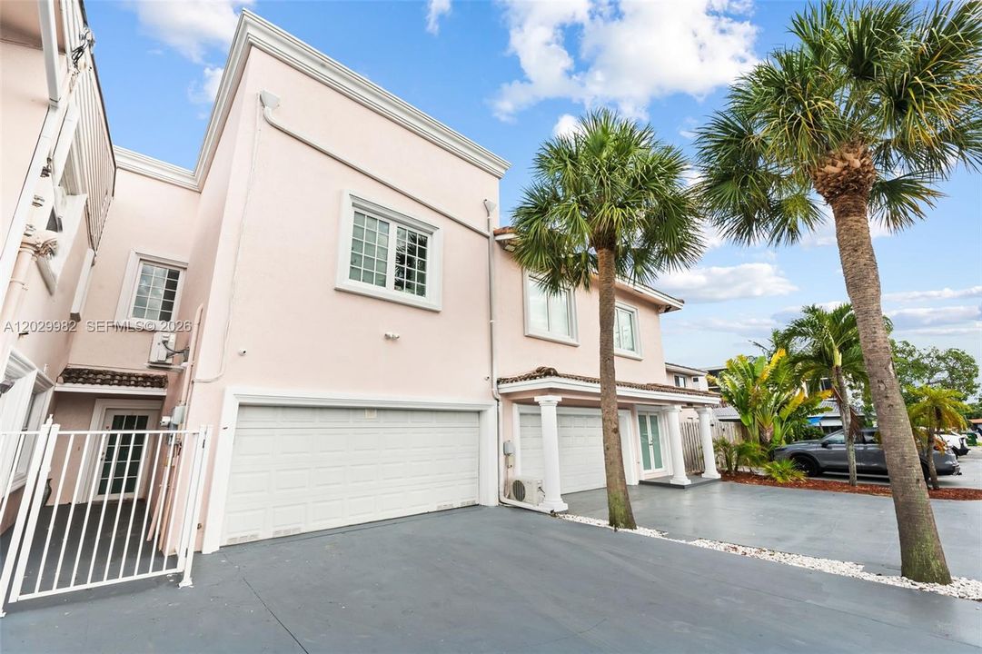 For Sale: $569,000 (3 beds, 2 baths, 2610 Square Feet)