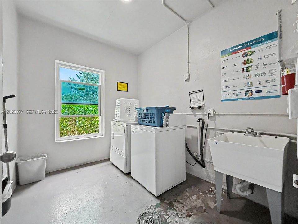 Active With Contract: $155,000 (1 beds, 1 baths, 720 Square Feet)