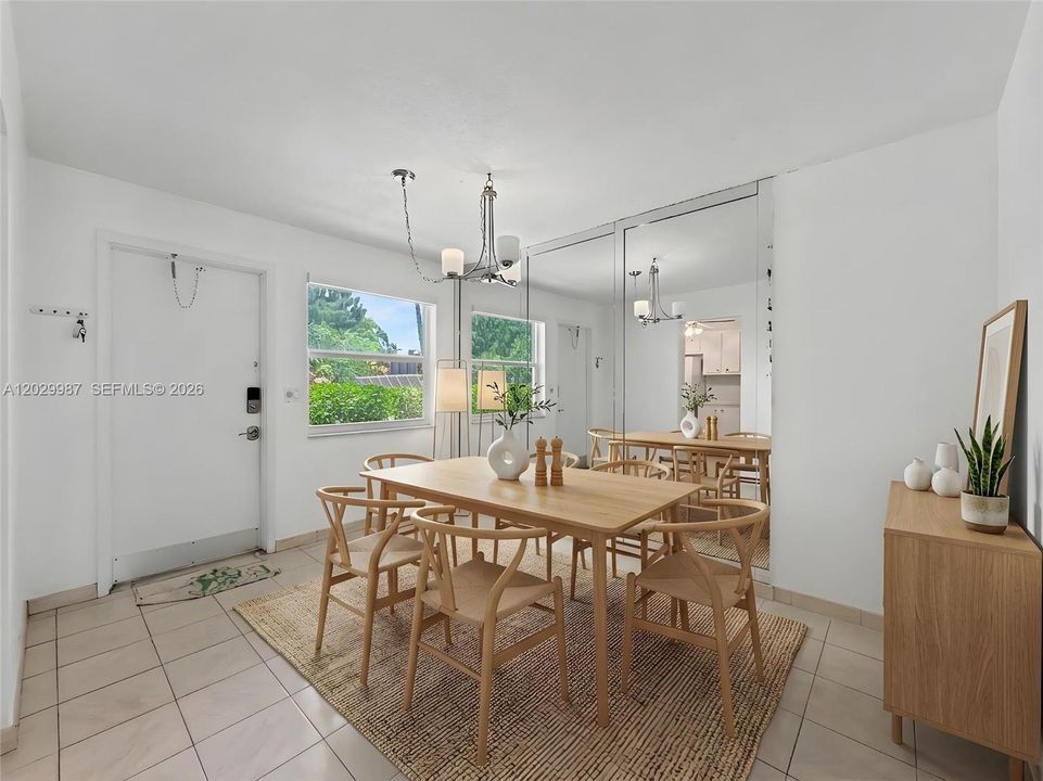 Active With Contract: $155,000 (1 beds, 1 baths, 720 Square Feet)