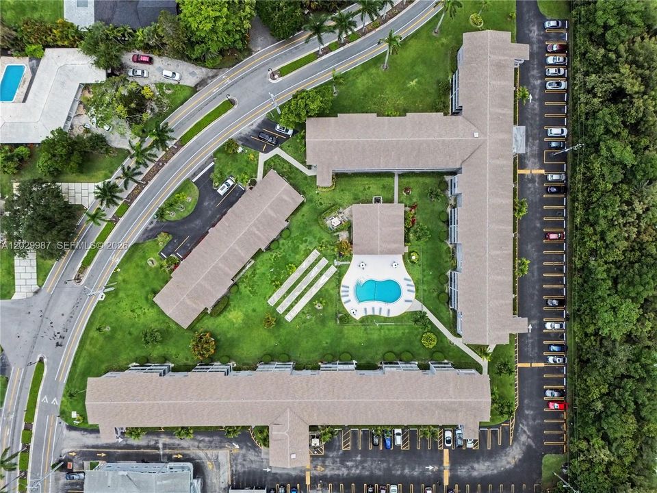 Active With Contract: $155,000 (1 beds, 1 baths, 720 Square Feet)