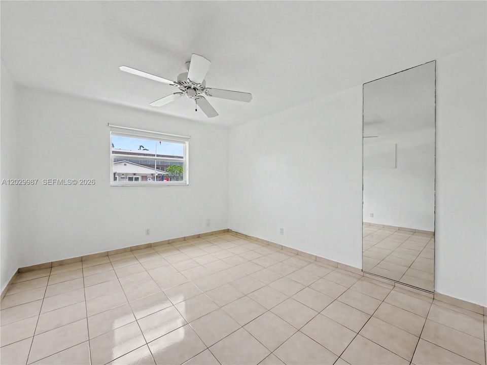 Active With Contract: $155,000 (1 beds, 1 baths, 720 Square Feet)