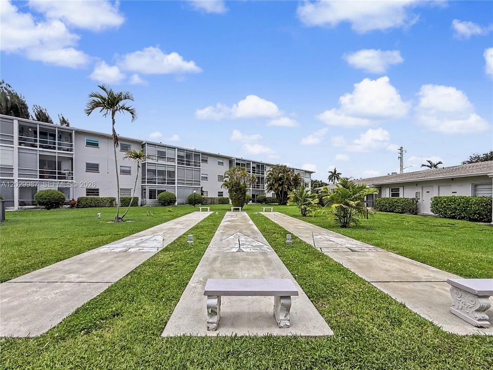Active With Contract: $155,000 (1 beds, 1 baths, 720 Square Feet)