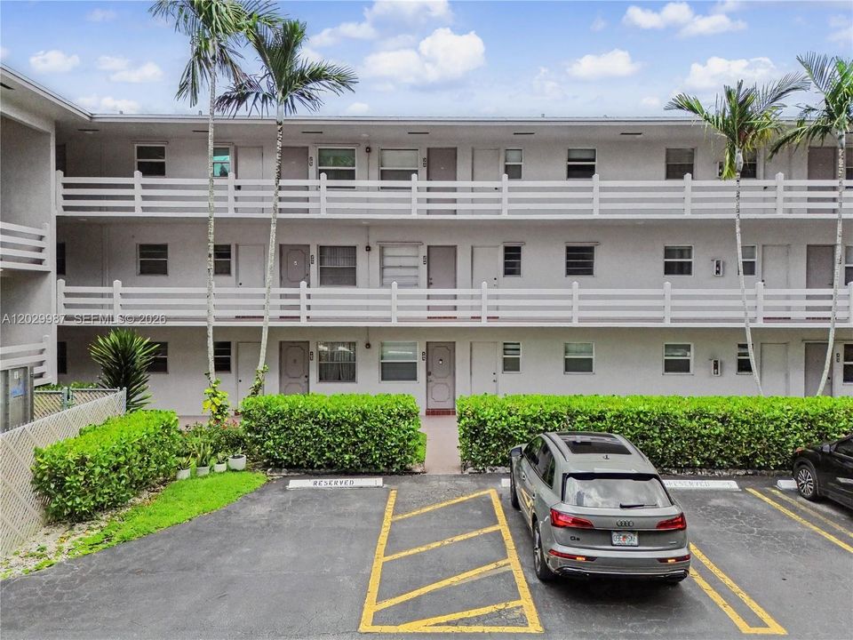 Active With Contract: $155,000 (1 beds, 1 baths, 720 Square Feet)