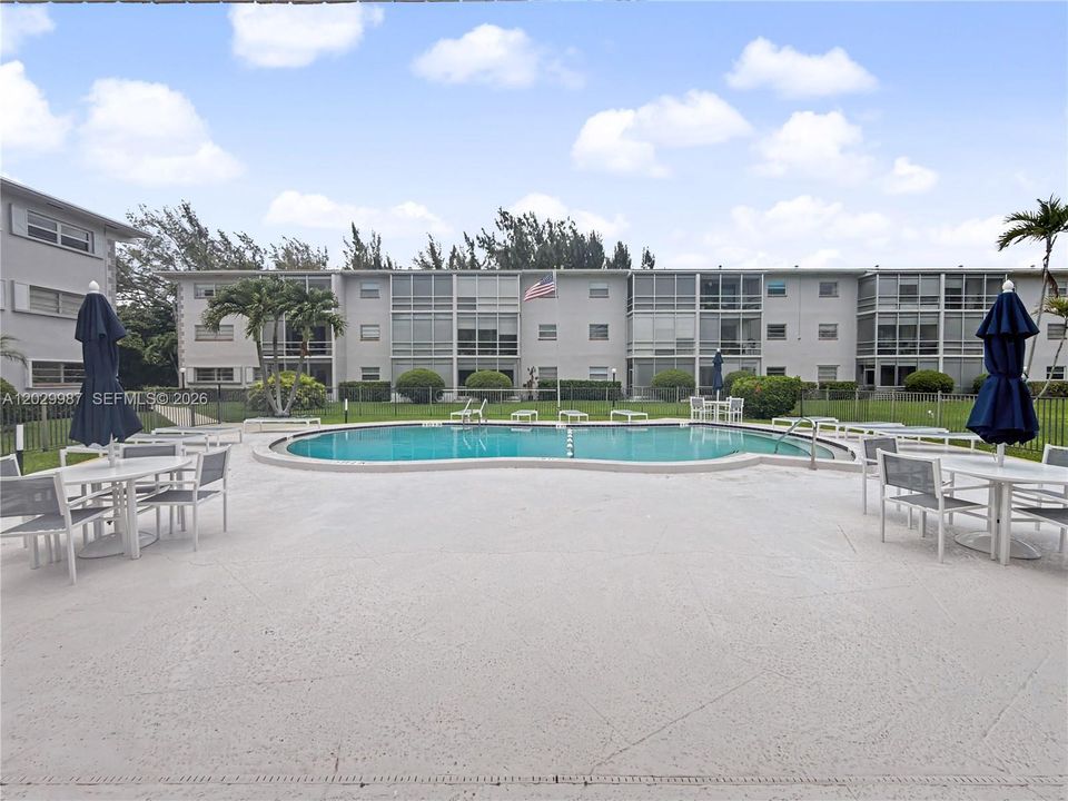 Active With Contract: $155,000 (1 beds, 1 baths, 720 Square Feet)