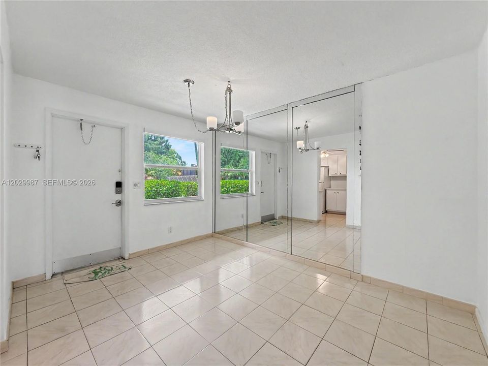 Active With Contract: $155,000 (1 beds, 1 baths, 720 Square Feet)