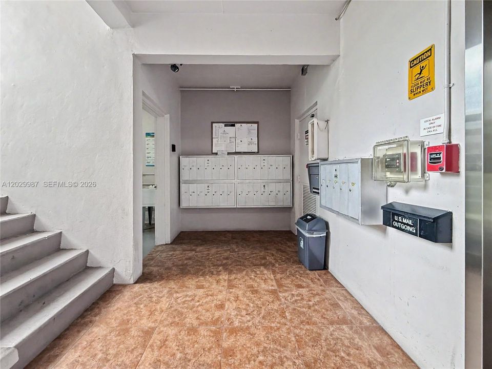 Active With Contract: $155,000 (1 beds, 1 baths, 720 Square Feet)