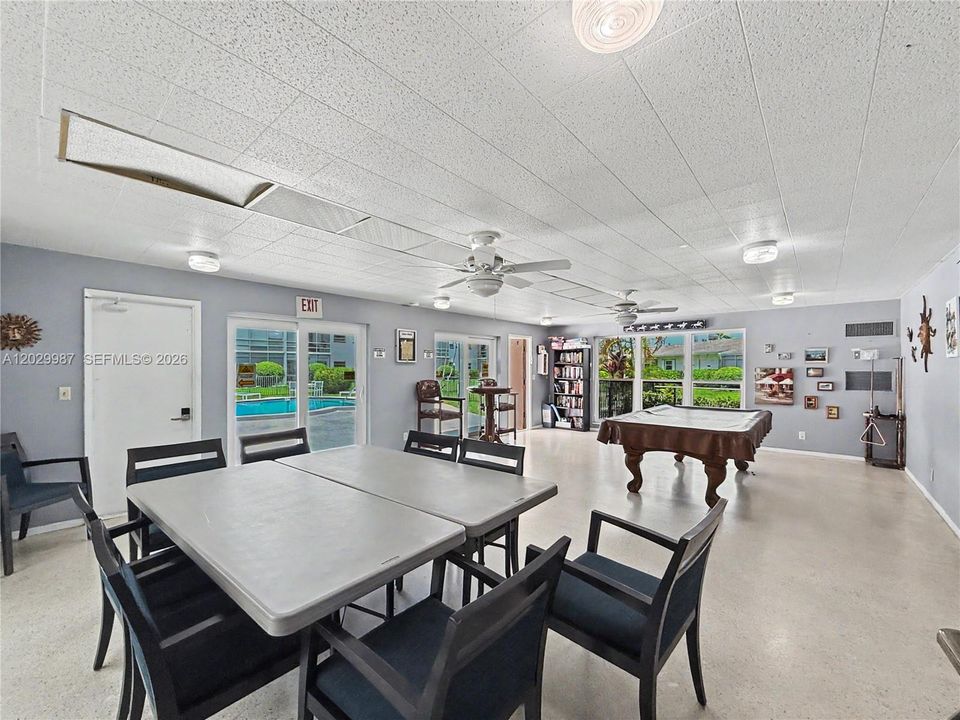 Active With Contract: $155,000 (1 beds, 1 baths, 720 Square Feet)
