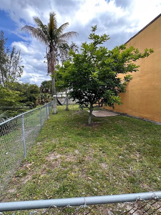 For Rent: $3,000 (4 beds, 2 baths, 1520 Square Feet)
