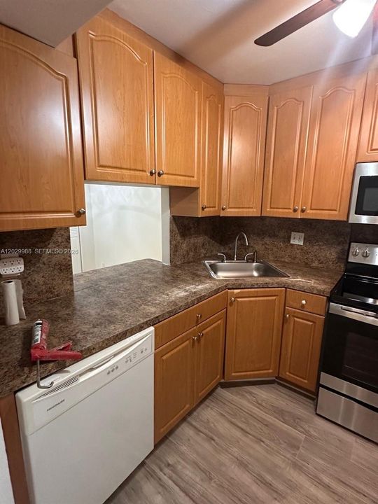 For Rent: $3,000 (4 beds, 2 baths, 1520 Square Feet)