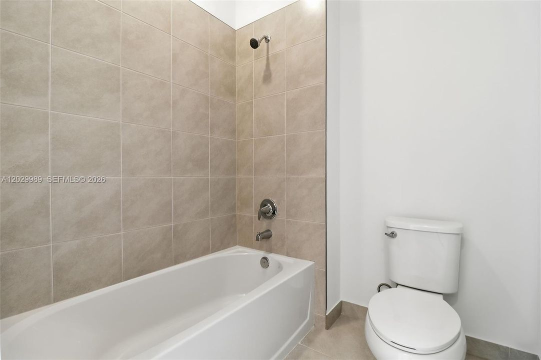 Под контрактом: $695,990 (4 спален, 3 ванн, 3522 Квадратных фут)