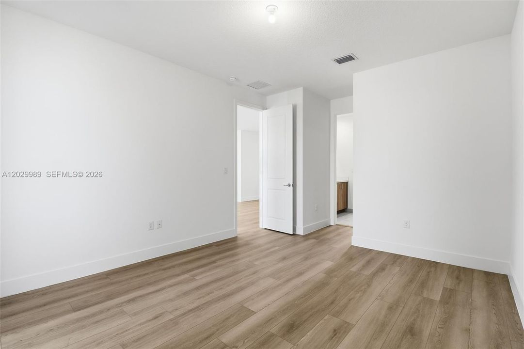 Под контрактом: $695,990 (4 спален, 3 ванн, 3522 Квадратных фут)
