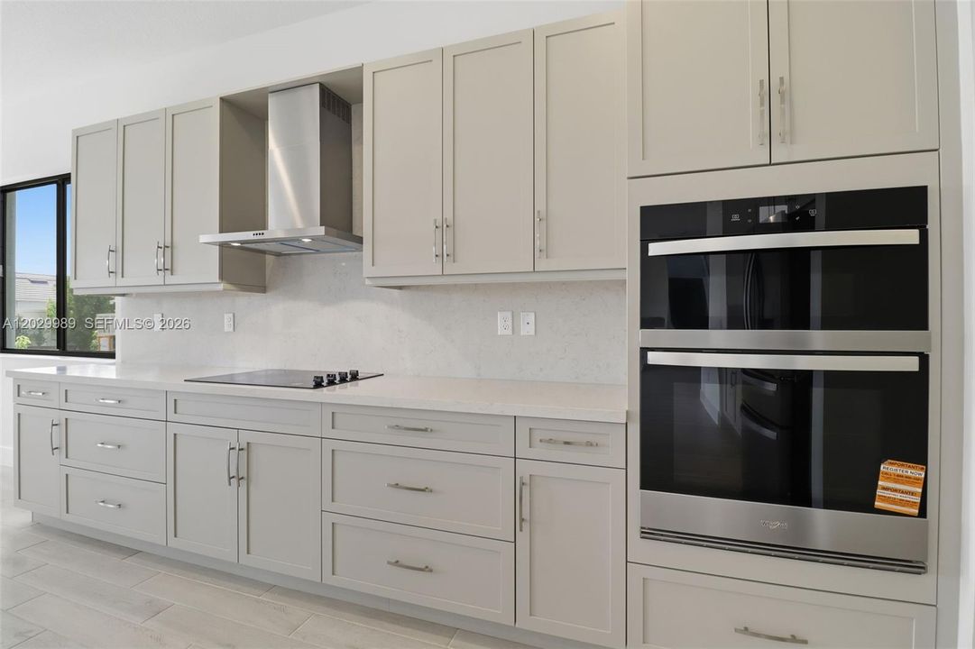 Под контрактом: $695,990 (4 спален, 3 ванн, 3522 Квадратных фут)