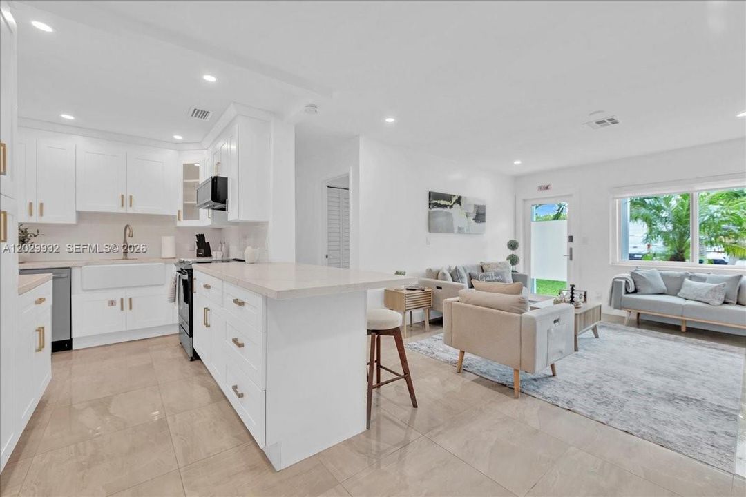 For Sale: $1,000,000 (5 beds, 3 baths, 1587 Square Feet)