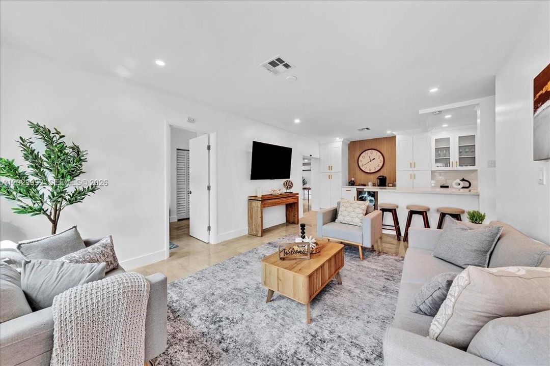 For Sale: $1,000,000 (5 beds, 3 baths, 1587 Square Feet)