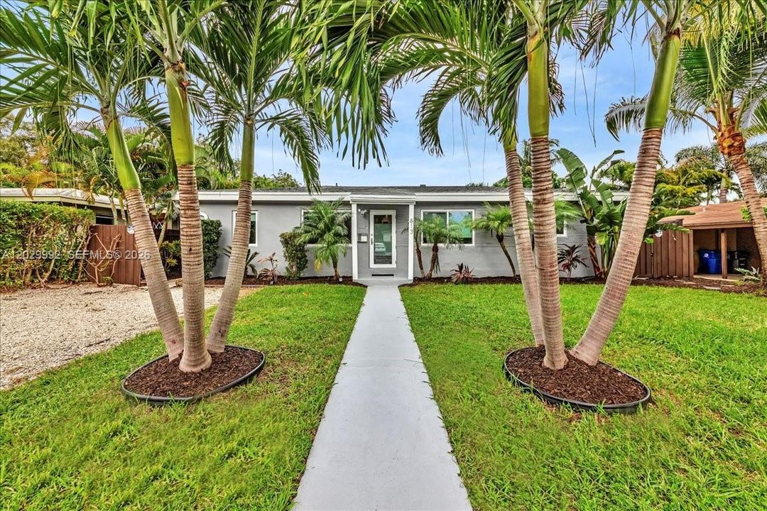 For Sale: $1,000,000 (5 beds, 3 baths, 1587 Square Feet)