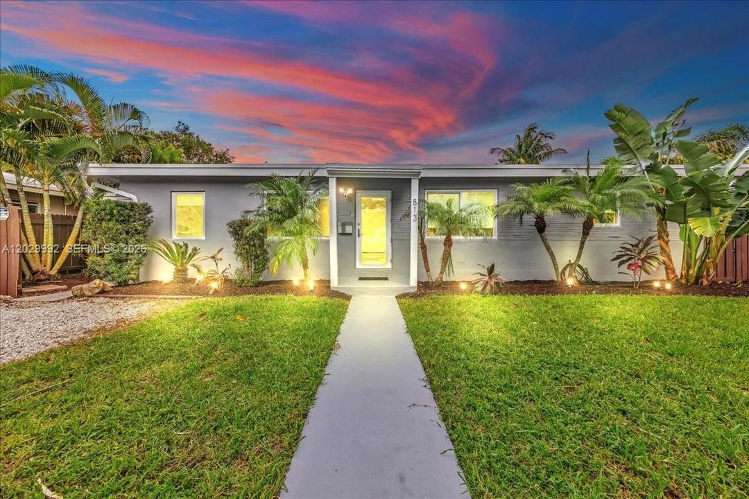 For Sale: $1,000,000 (5 beds, 3 baths, 1587 Square Feet)