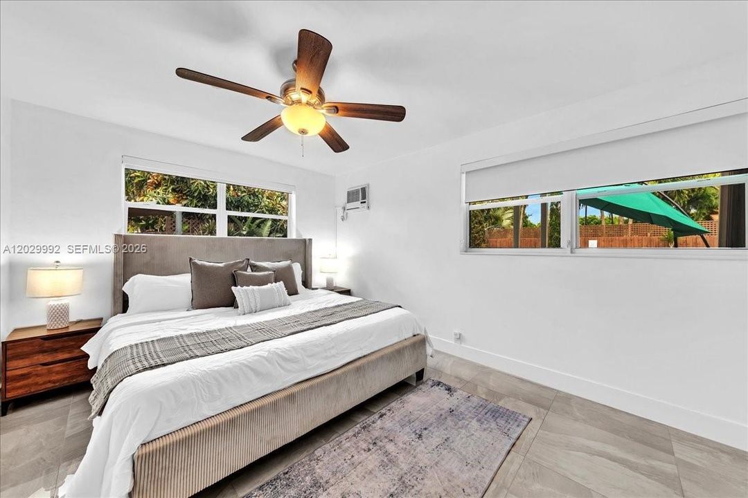 For Sale: $1,000,000 (5 beds, 3 baths, 1587 Square Feet)