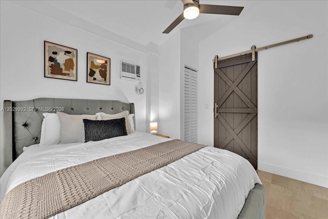 For Sale: $1,000,000 (5 beds, 3 baths, 1587 Square Feet)