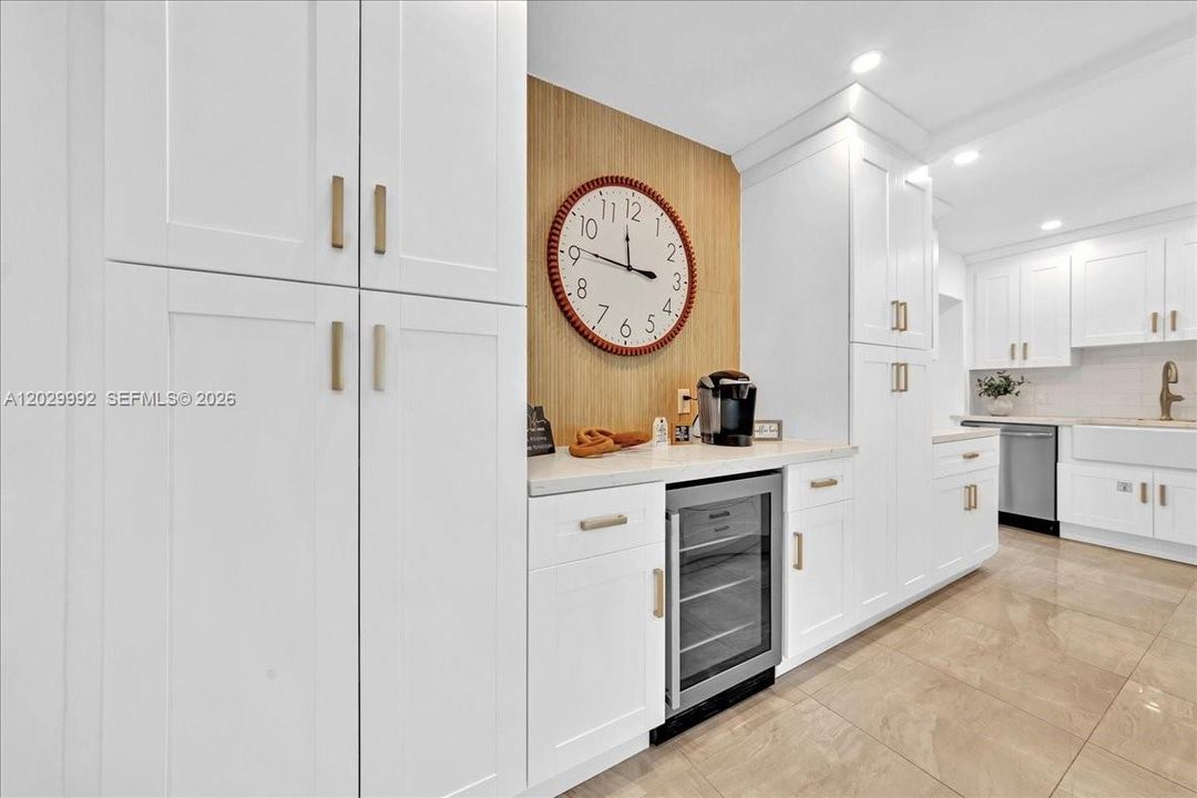 For Sale: $1,000,000 (5 beds, 3 baths, 1587 Square Feet)