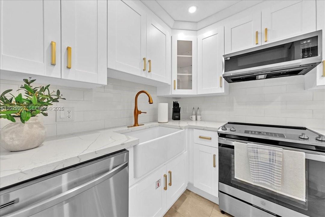 For Sale: $1,000,000 (5 beds, 3 baths, 1587 Square Feet)