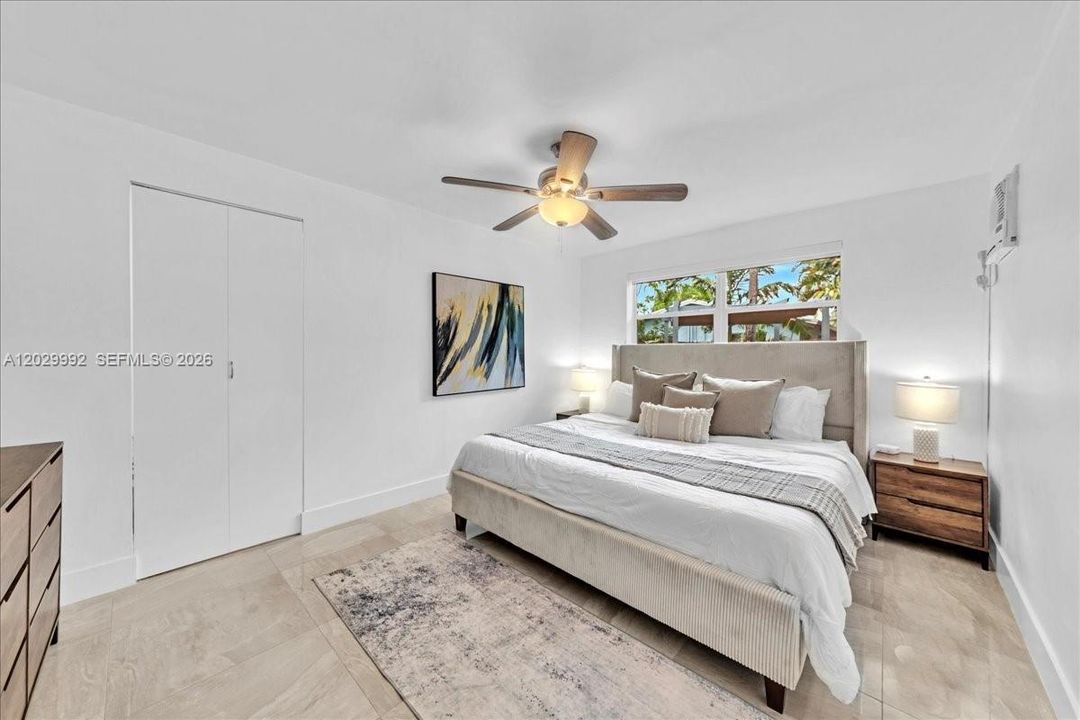 For Sale: $1,000,000 (5 beds, 3 baths, 1587 Square Feet)