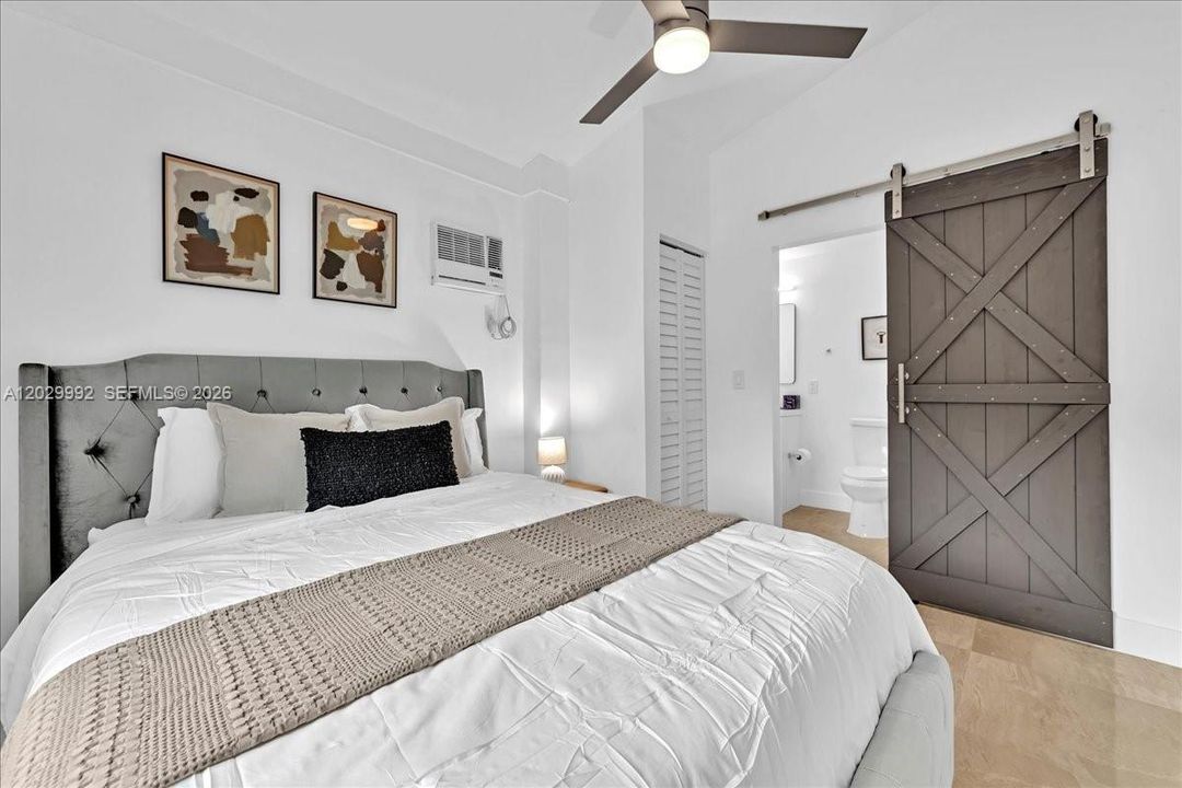 For Sale: $1,000,000 (5 beds, 3 baths, 1587 Square Feet)