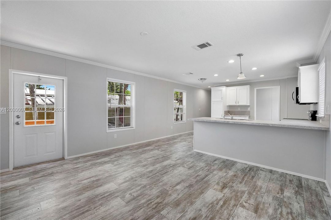 En Venta: $289,000 (2 camas, 2 baños, 890 Pies cuadrados)