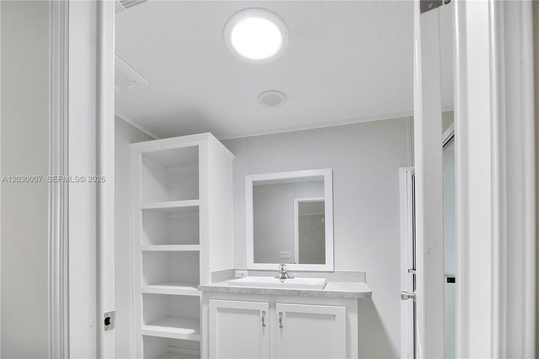 En Venta: $289,000 (2 camas, 2 baños, 890 Pies cuadrados)
