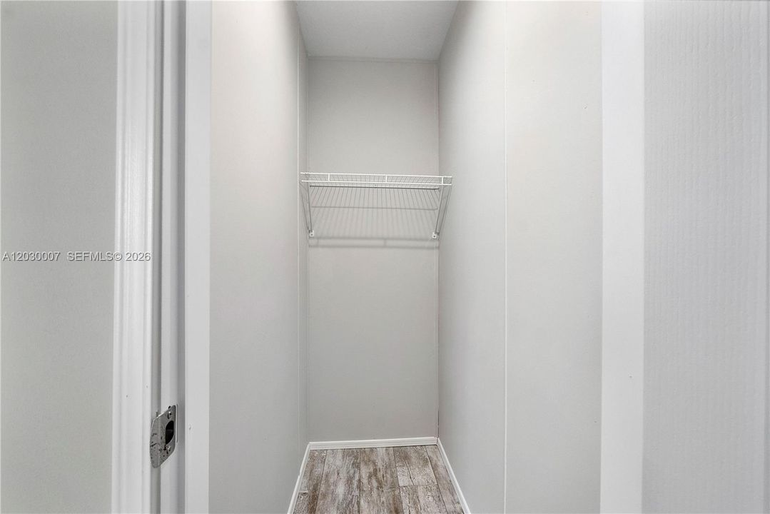 En Venta: $289,000 (2 camas, 2 baños, 890 Pies cuadrados)
