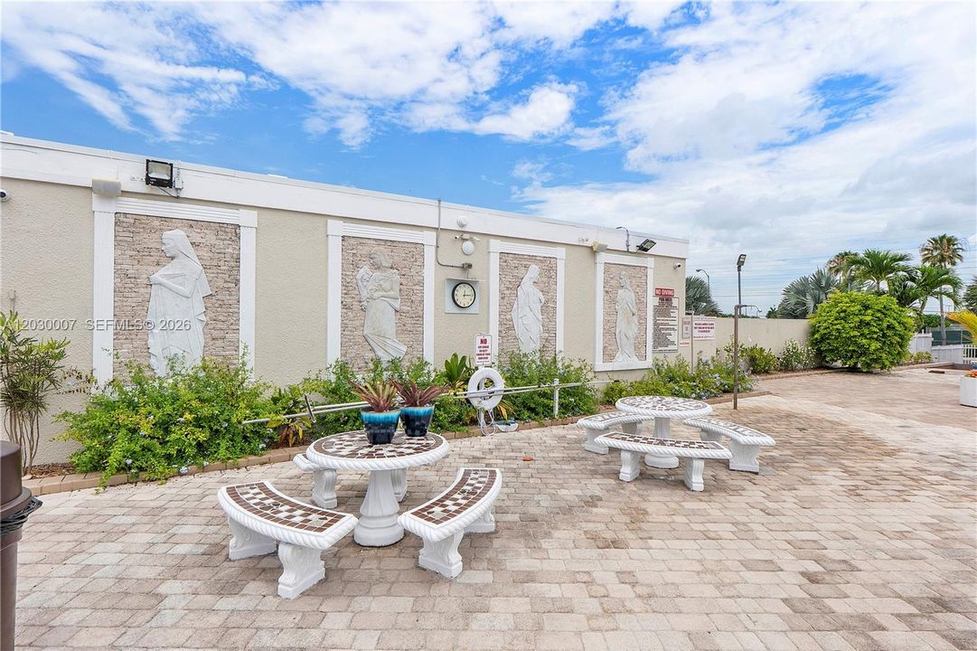 En Venta: $289,000 (2 camas, 2 baños, 890 Pies cuadrados)
