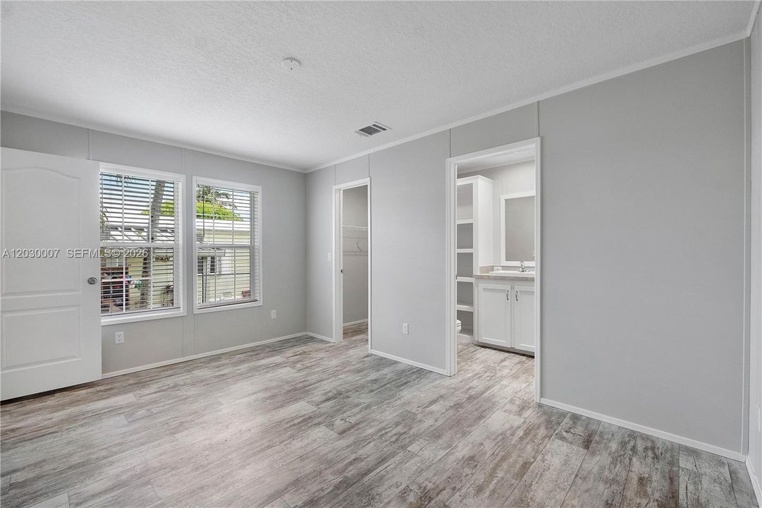 En Venta: $289,000 (2 camas, 2 baños, 890 Pies cuadrados)