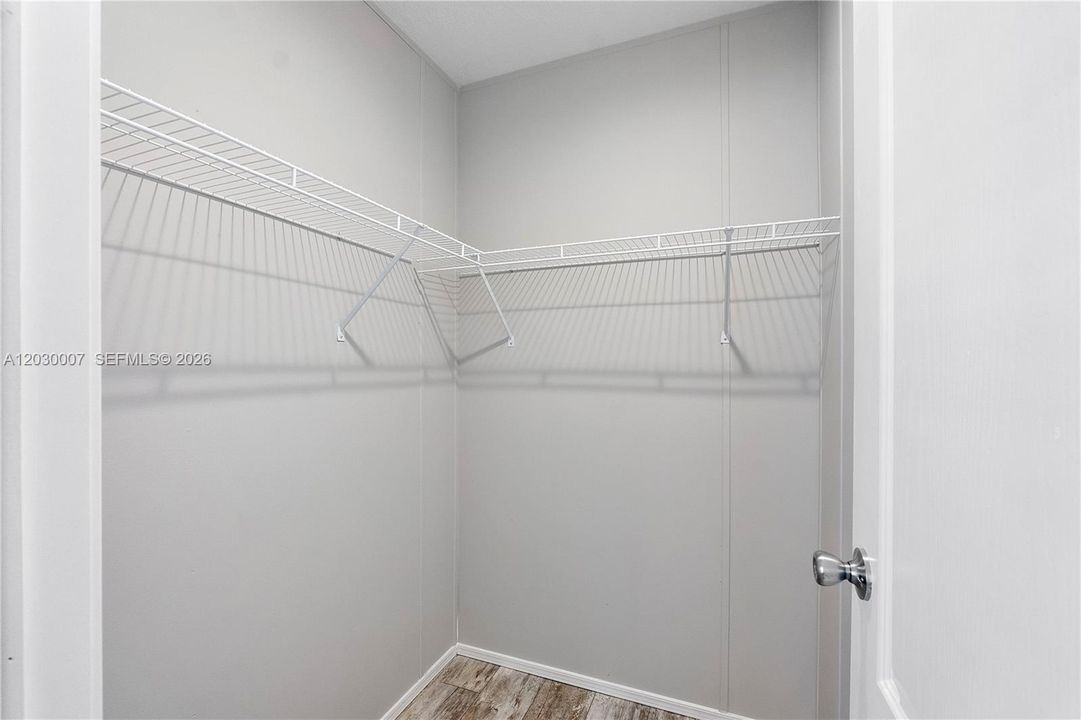 En Venta: $289,000 (2 camas, 2 baños, 890 Pies cuadrados)