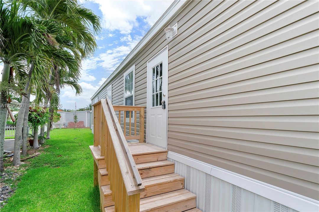 En Venta: $289,000 (2 camas, 2 baños, 890 Pies cuadrados)