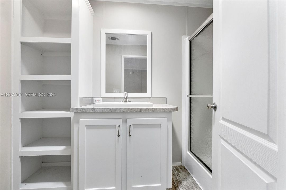En Venta: $289,000 (2 camas, 2 baños, 890 Pies cuadrados)