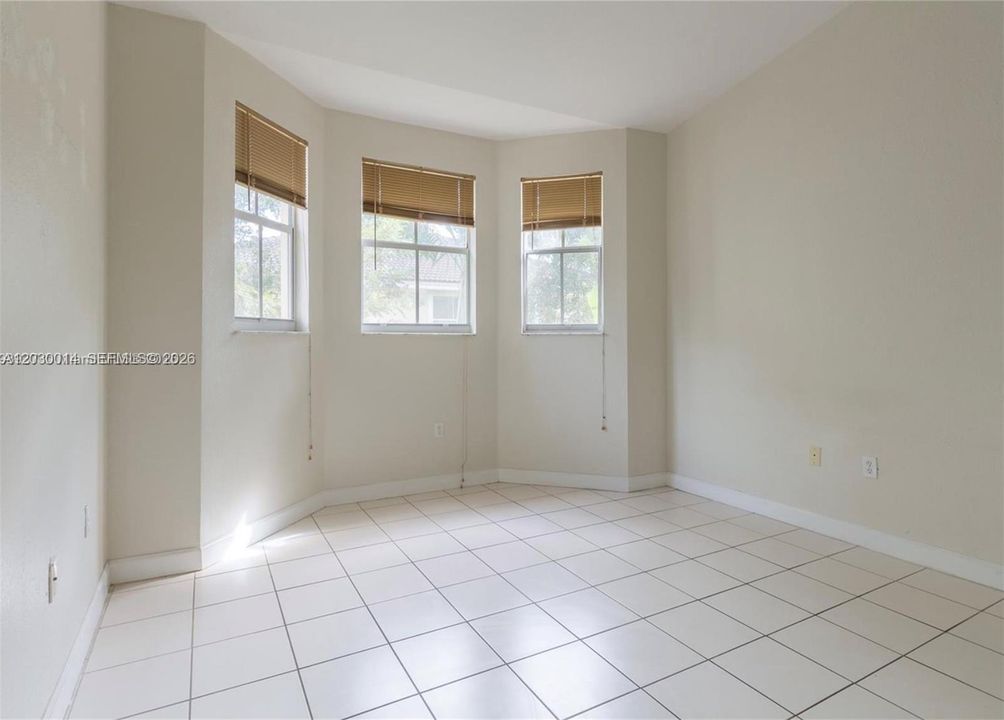 For Sale: $215,000 (3 beds, 2 baths, 1182 Square Feet)
