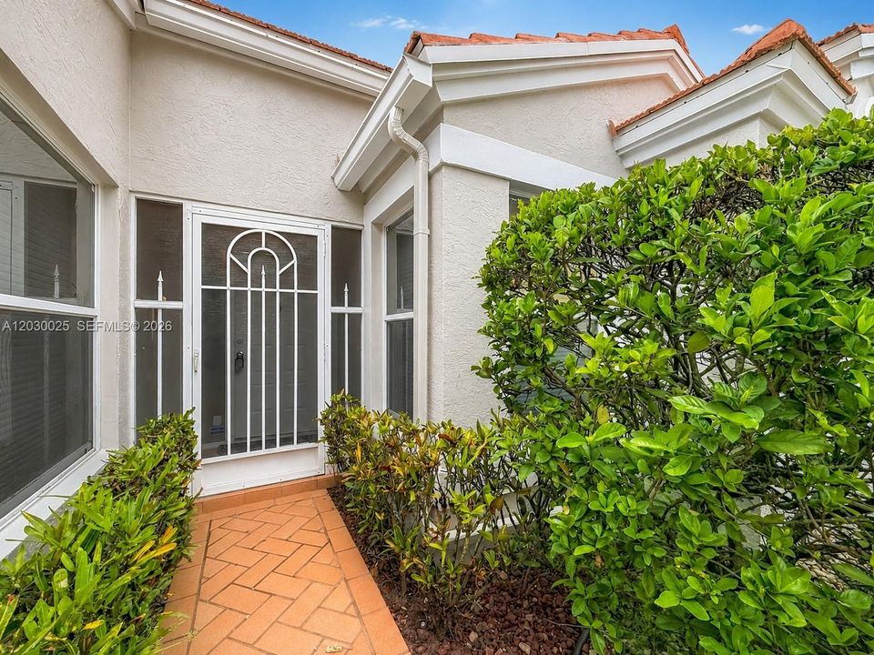 For Sale: $400,000 (3 beds, 2 baths, 1658 Square Feet)