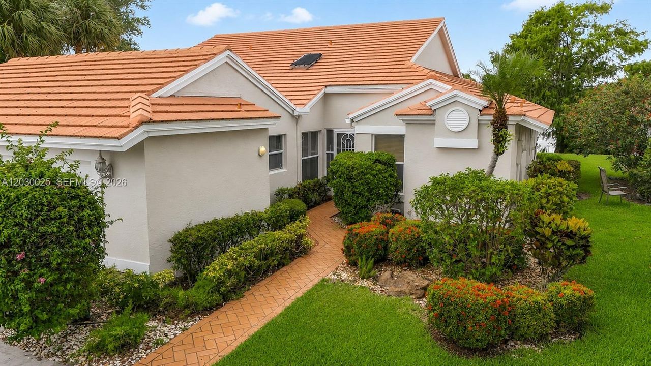 For Sale: $400,000 (3 beds, 2 baths, 1658 Square Feet)