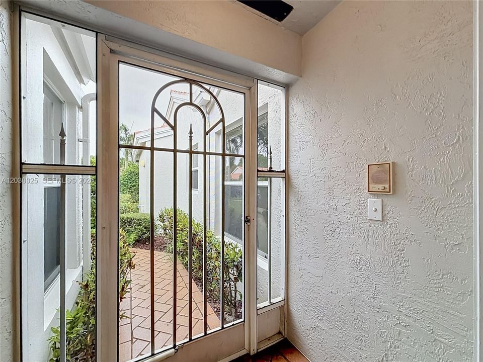 For Sale: $400,000 (3 beds, 2 baths, 1658 Square Feet)