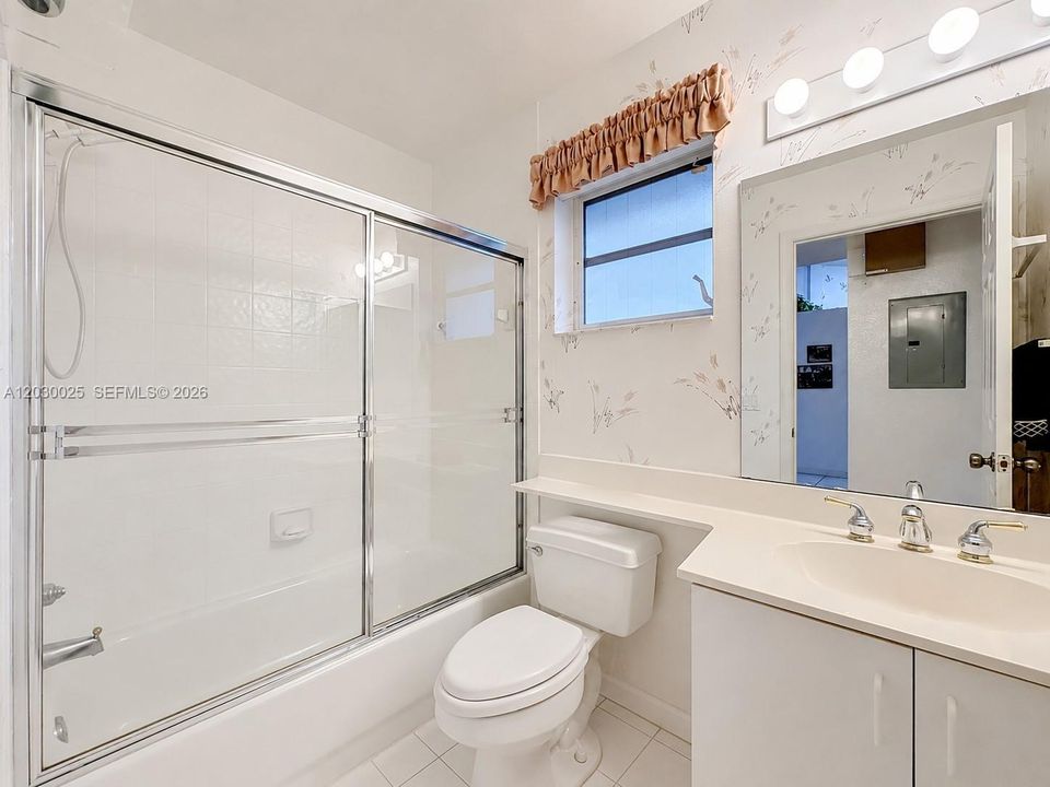For Sale: $400,000 (3 beds, 2 baths, 1658 Square Feet)