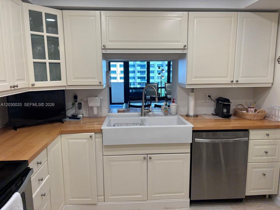 En Venta: $750,000 (2 camas, 2 baños, 1500 Pies cuadrados)