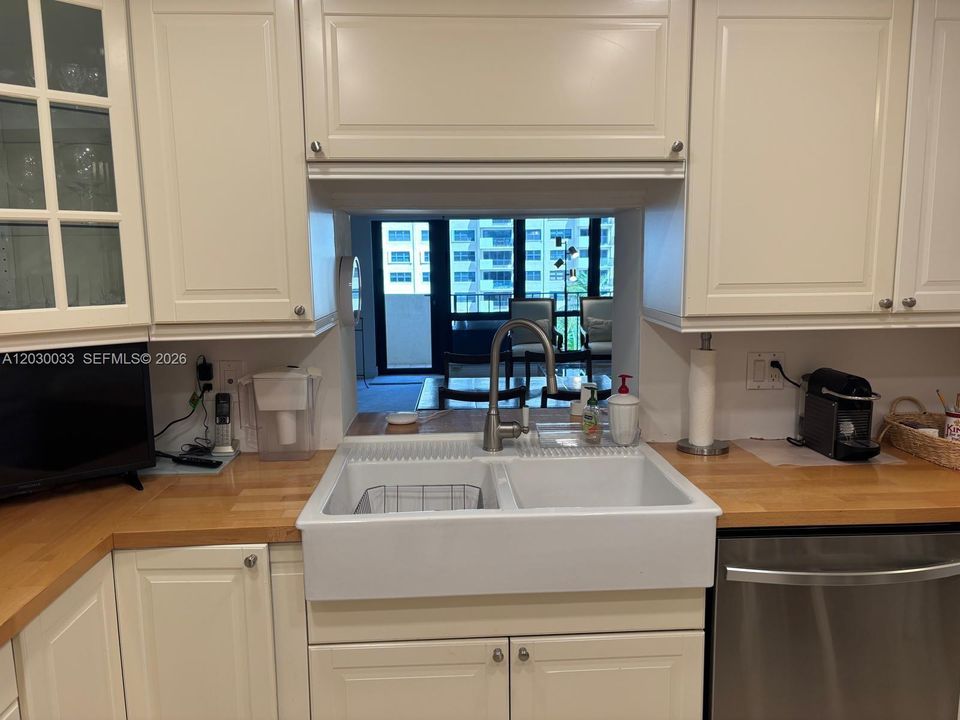 En Venta: $750,000 (2 camas, 2 baños, 1500 Pies cuadrados)