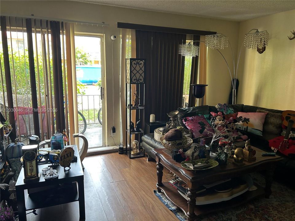 En Venta: $175,000 (2 camas, 2 baños, 1210 Pies cuadrados)
