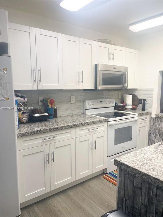 For Sale: $375,000 (3 beds, 2 baths, 1228 Square Feet)