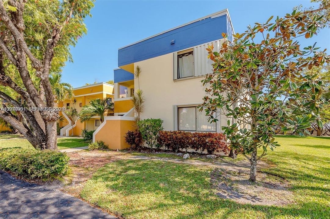 For Sale: $375,000 (3 beds, 2 baths, 1228 Square Feet)