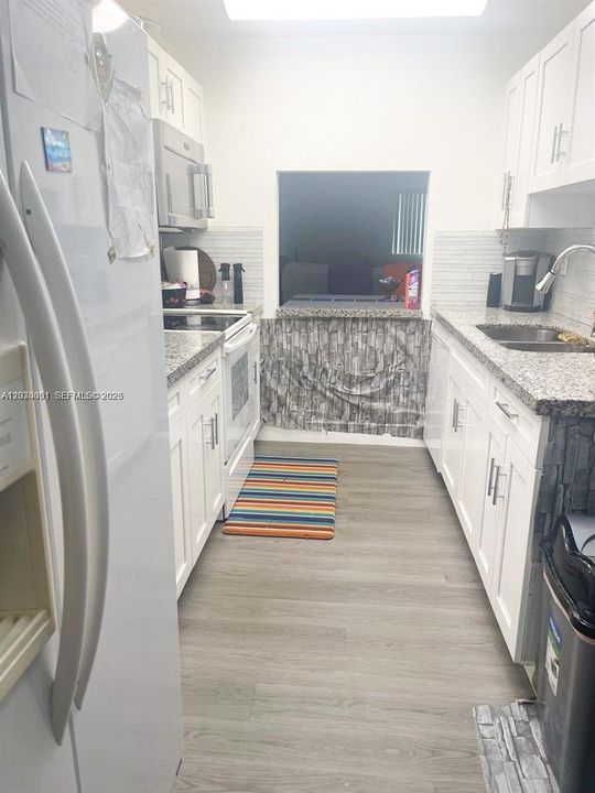 For Sale: $375,000 (3 beds, 2 baths, 1228 Square Feet)