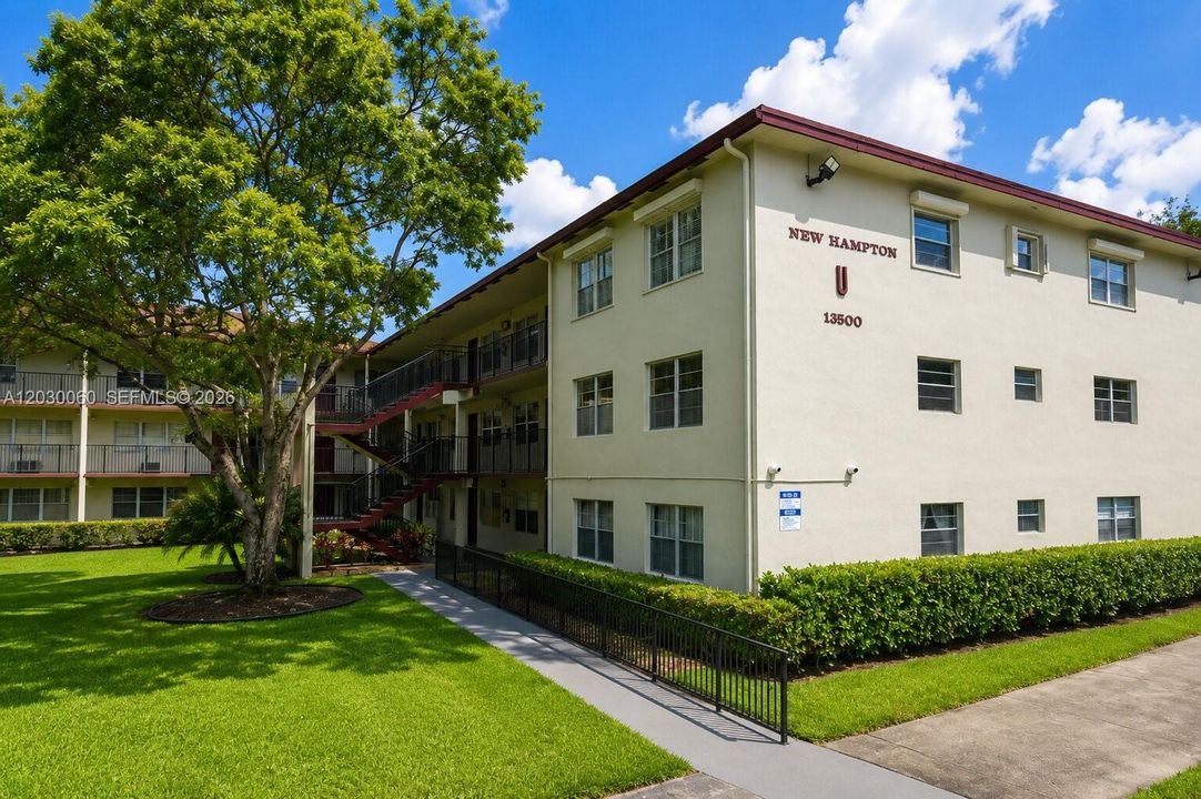 For Sale: $190,000 (2 beds, 2 baths, 1166 Square Feet)
