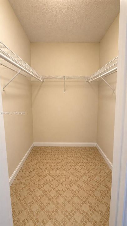 For Sale: $190,000 (2 beds, 2 baths, 1166 Square Feet)